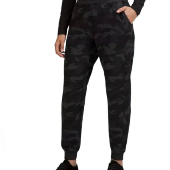 Lululemon Scuba High-Rise Jogger in Hertigae 365 Camo Deep Coal Multi Size 20 - Picture 1 of 9